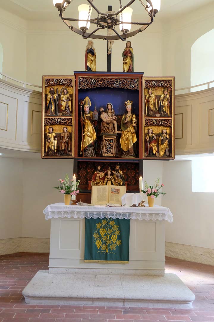 Kirche Langenstriegis Altarraum mit Flügelaltar